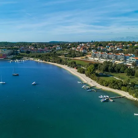 Jadranka アパート プーラ